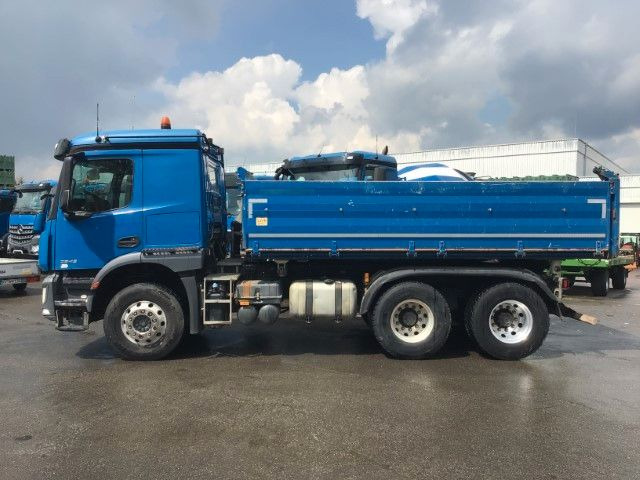 Mercedes-Benz Arocs 2643 6x4 Retarder Meiller 3-Seiten AHK Bet - Sklápěč: obrázek 2 Mercedes-Benz Arocs 2643 6x4 Retarder Meiller 3-Seiten AHK Bet - Sklápěč: obrázek 2