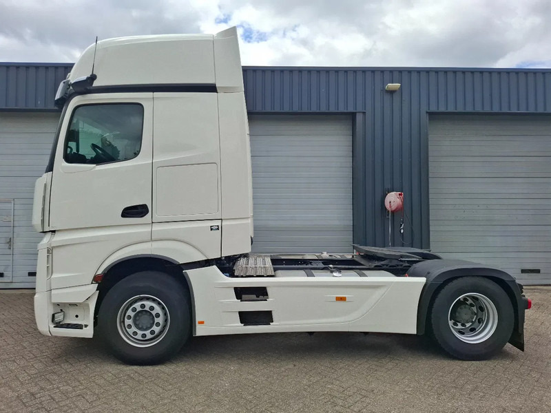 Mercedes-Benz Actros 1845 GIGASPACE more pcs in stock - Tahač: obrázek 4 Mercedes-Benz Actros 1845 GIGASPACE more pcs in stock - Tahač: obrázek 4