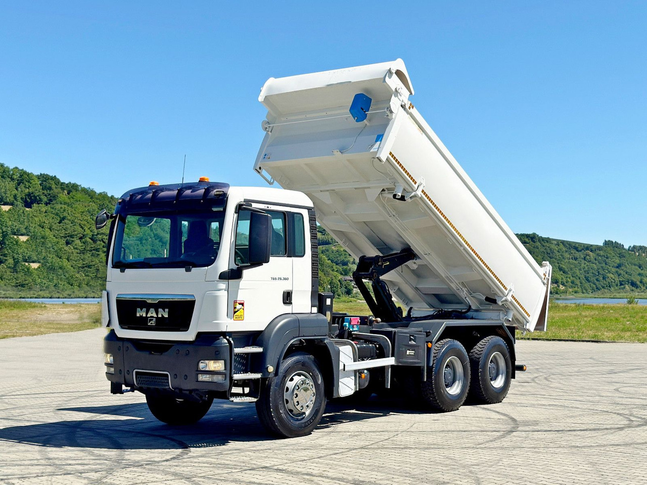 MAN TGS 26.360 Kipper 5,20 m + BORDMATIC / 6x4 - Sklápěč, Auto s hydraulickou rukou: obrázek 2 MAN TGS 26.360 Kipper 5,20 m + BORDMATIC / 6x4 - Sklápěč, Auto s hydraulickou rukou: obrázek 2