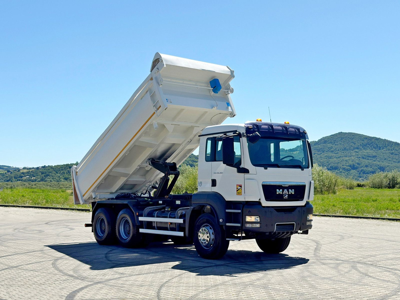 MAN TGS 26.360 Kipper 5,20 m + BORDMATIC / 6x4 - Sklápěč, Auto s hydraulickou rukou: obrázek 1 MAN TGS 26.360 Kipper 5,20 m + BORDMATIC / 6x4 - Sklápěč, Auto s hydraulickou rukou: obrázek 1