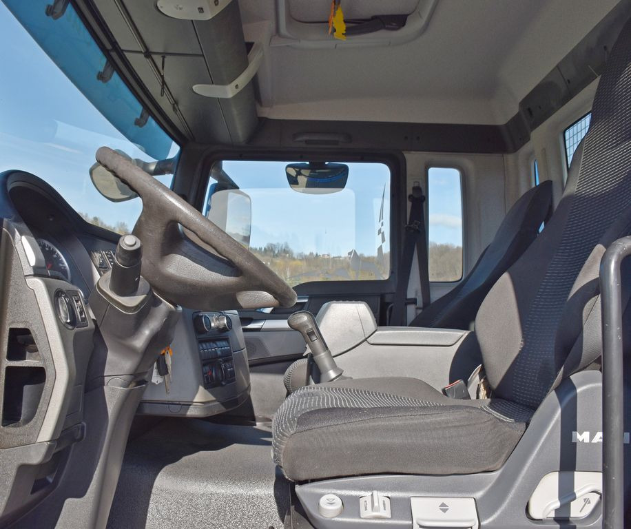Interior photo 1: Auto s hydraulickou rukou, Nákladní automobil valníkový/ Plošinový MAN TGS 26.480 * KRAN / FUNK * TOPZUSTAND MAN TGS 26.480 * KRAN / FUNK * TOPZUSTAND Interior photo 1: Auto s hydraulickou rukou, Nákladní automobil valníkový/ Plošinový MAN TGS 26.480 * KRAN / FUNK * TOPZUSTAND MAN TGS 26.480 * KRAN / FUNK * TOPZUSTAND