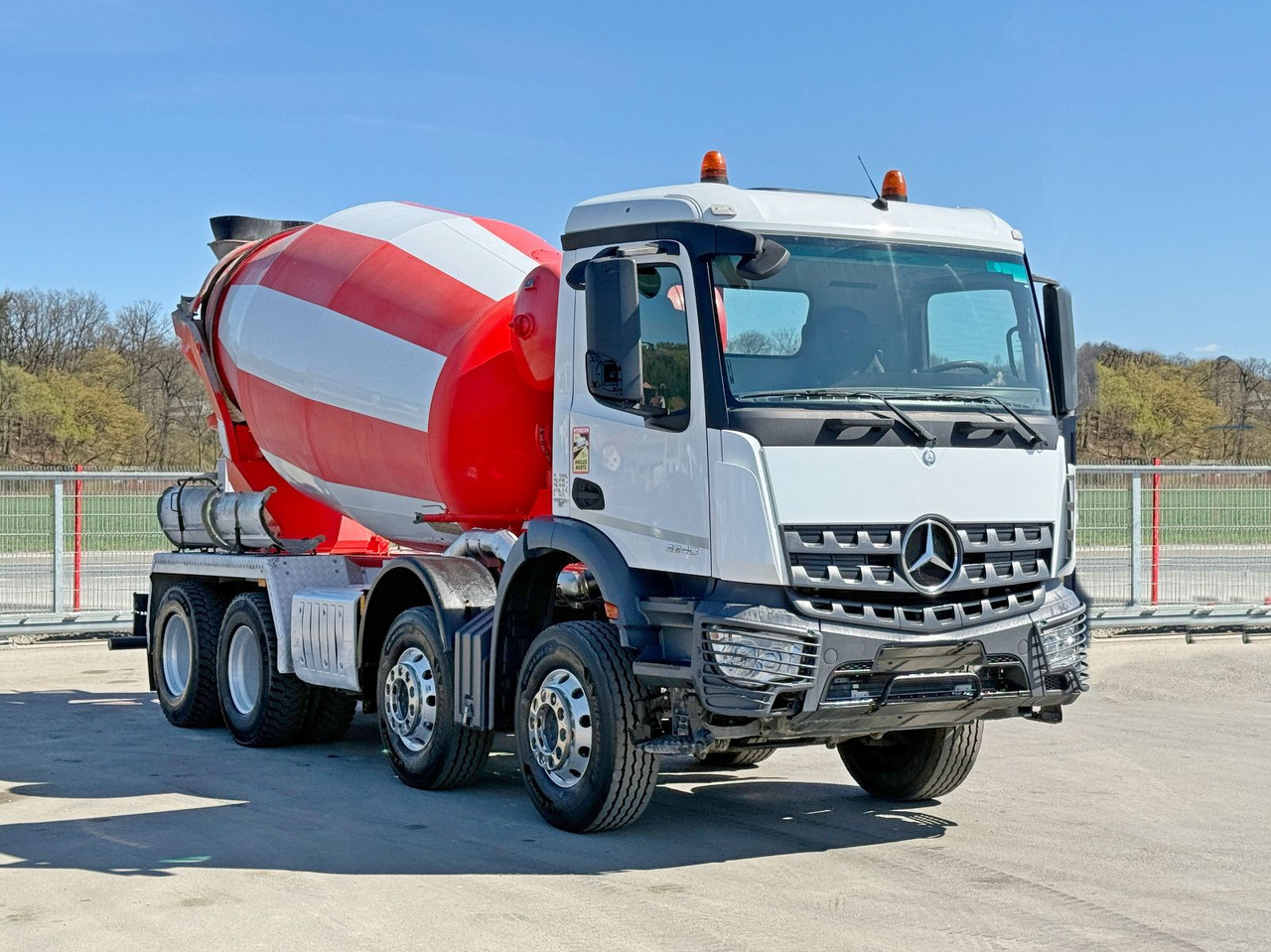 Mercedes-Benz AROCS 3240 * Betonmischer * 8x4 * TOPZUSTAND - Autodomíchávač: obrázek 1 Mercedes-Benz AROCS 3240 * Betonmischer * 8x4 * TOPZUSTAND - Autodomíchávač: obrázek 1