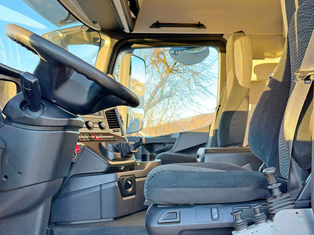 Interior photo 2: Sklápěč, Auto s hydraulickou rukou Mercedes-Benz AROCS 3248 * KIPPER * 8x4 * TOPZUSTAND Mercedes-Benz AROCS 3248 * KIPPER * 8x4 * TOPZUSTAND Interior photo 2: Sklápěč, Auto s hydraulickou rukou Mercedes-Benz AROCS 3248 * KIPPER * 8x4 * TOPZUSTAND Mercedes-Benz AROCS 3248 * KIPPER * 8x4 * TOPZUSTAND