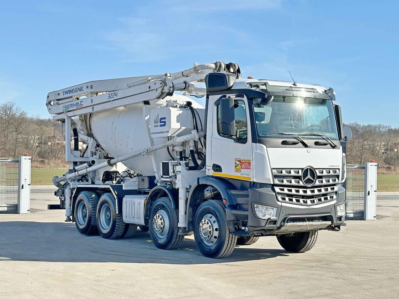 Mercedes-Benz AROCS 3743 * Betonpumpe + FUNK * 8x4 * TOP - Autodomíchávač s čerpadlem: obrázek 1 Mercedes-Benz AROCS 3743 * Betonpumpe + FUNK * 8x4 * TOP - Autodomíchávač s čerpadlem: obrázek 1