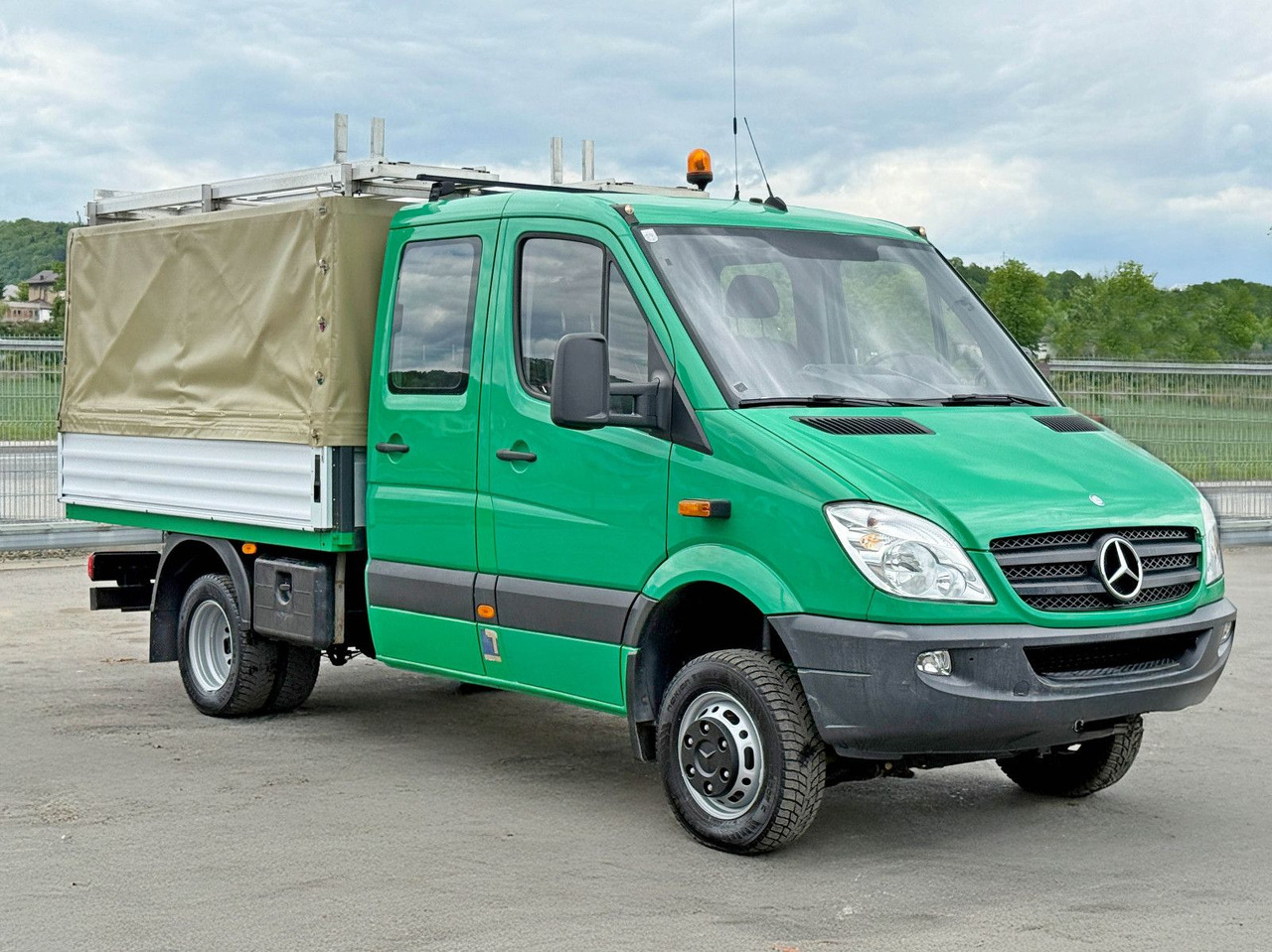 Mercedes-Benz Sprinter 516 CDI* Doppel Kabine! 4x4 *TOPZUSTAND - Dodávka sklápěč: obrázek 4 Mercedes-Benz Sprinter 516 CDI* Doppel Kabine! 4x4 *TOPZUSTAND - Dodávka sklápěč: obrázek 4