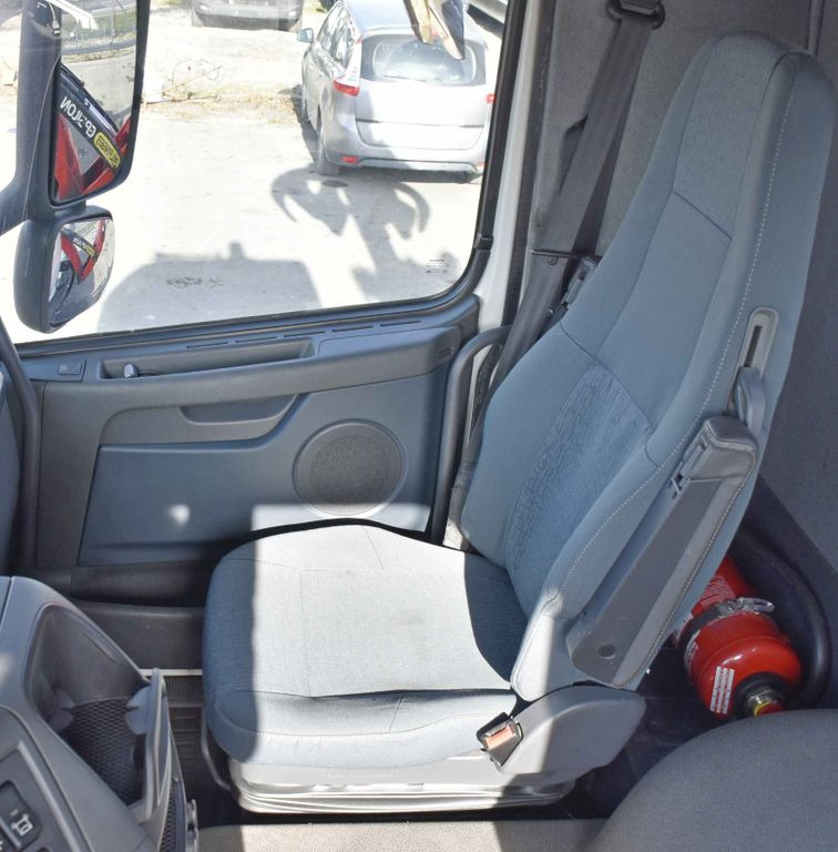 Interior photo 1: Hákový nosič kontejnerů Volvo FH 500 * Abrollkipper * EPSILON Q150Z79 * TOP Volvo FH 500 * Abrollkipper * EPSILON Q150Z79 * TOP Interior photo 1: Hákový nosič kontejnerů Volvo FH 500 * Abrollkipper * EPSILON Q150Z79 * TOP Volvo FH 500 * Abrollkipper * EPSILON Q150Z79 * TOP