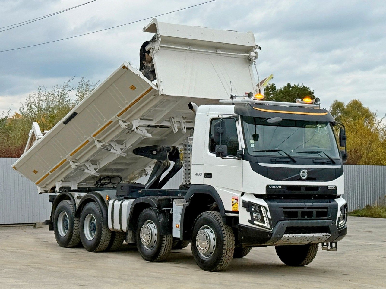 Volvo FMX 460 Kipper * BORDMATIC * 8x4 * TOPZUSTAND - Sklápěč: obrázek 1 Volvo FMX 460 Kipper * BORDMATIC * 8x4 * TOPZUSTAND - Sklápěč: obrázek 1