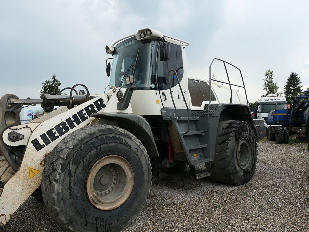 Liebherr L 576 - Kolový nakladač: obrázek 4 Liebherr L 576 - Kolový nakladač: obrázek 4