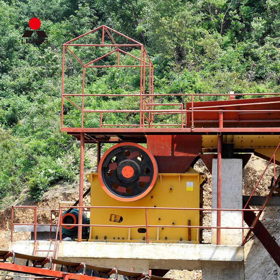 LIMING Large PE 600x900 Gold Ore Jaw Crusher Machine With Vibrating Screen - Čelisťový drtič: obrázek 2 LIMING Large PE 600x900 Gold Ore Jaw Crusher Machine With Vibrating Screen - Čelisťový drtič: obrázek 2