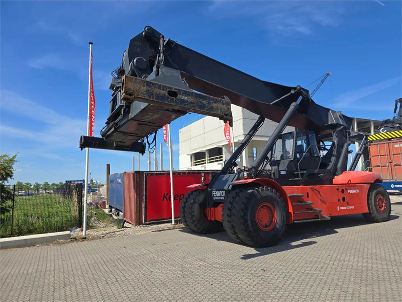 Linde C4230TL - Reach stacker: obrázek 4 Linde C4230TL - Reach stacker: obrázek 4