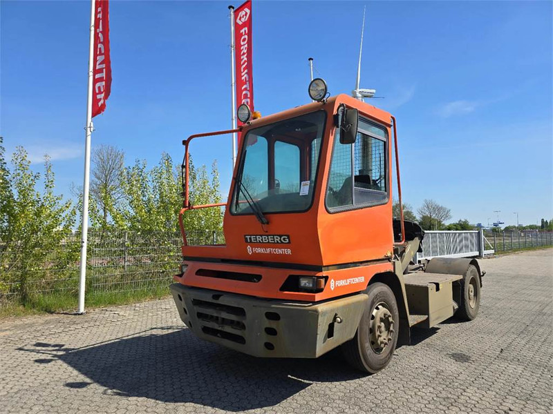 Terberg YT182 - Terminálový traktor: obrázek 2 Terberg YT182 - Terminálový traktor: obrázek 2