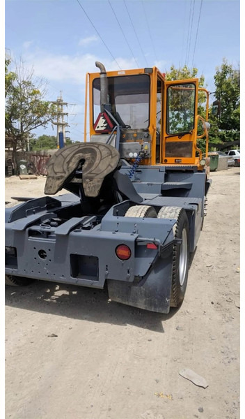 Terberg YT182 - Terminálový traktor: obrázek 5 Terberg YT182 - Terminálový traktor: obrázek 5