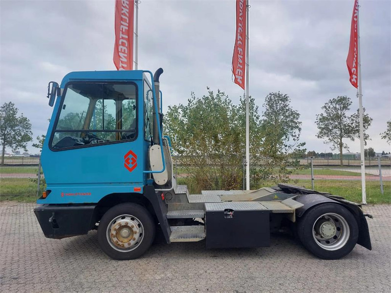 Terberg YT182 - Terminálový traktor: obrázek 4 Terberg YT182 - Terminálový traktor: obrázek 4