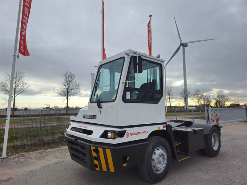 Terberg YT220 - Terminálový traktor: obrázek 2 Terberg YT220 - Terminálový traktor: obrázek 2