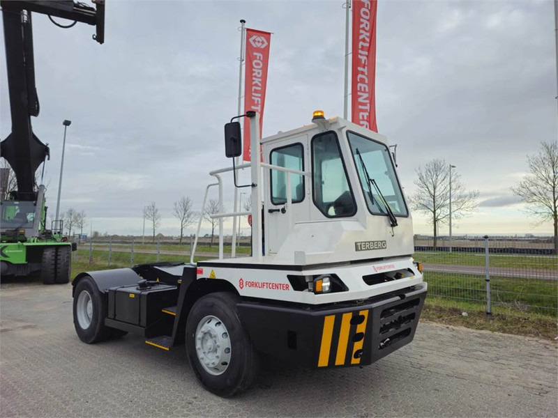 Terberg YT220 - Terminálový traktor: obrázek 1 Terberg YT220 - Terminálový traktor: obrázek 1