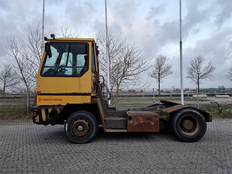 Terberg YT220 - Terminálový traktor: obrázek 4 Terberg YT220 - Terminálový traktor: obrázek 4