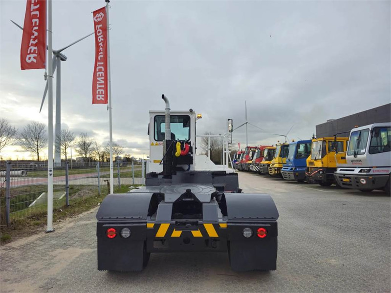 Terberg YT220 - Terminálový traktor: obrázek 5 Terberg YT220 - Terminálový traktor: obrázek 5
