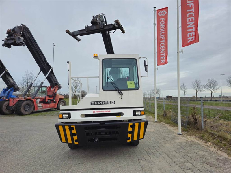 Terberg YT220 - Terminálový traktor: obrázek 5 Terberg YT220 - Terminálový traktor: obrázek 5