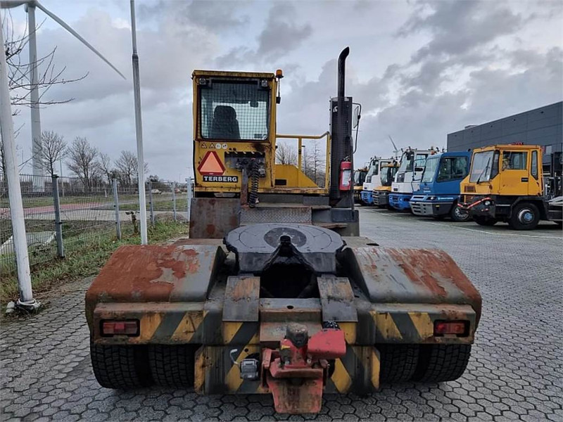 Terberg YT220 - Terminálový traktor: obrázek 5 Terberg YT220 - Terminálový traktor: obrázek 5