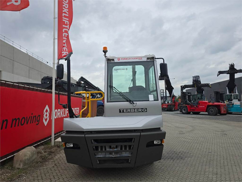 Terberg YT223 - Terminálový traktor: obrázek 5 Terberg YT223 - Terminálový traktor: obrázek 5
