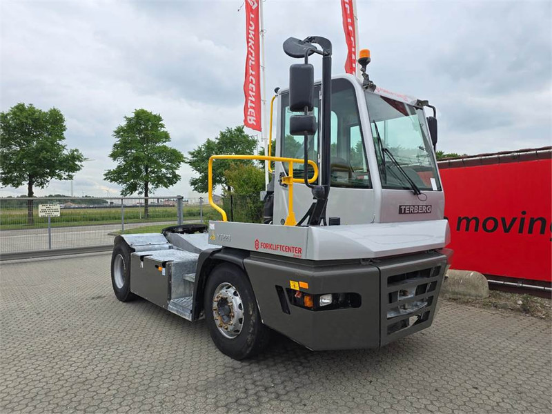 Terberg YT223 - Terminálový traktor: obrázek 1 Terberg YT223 - Terminálový traktor: obrázek 1