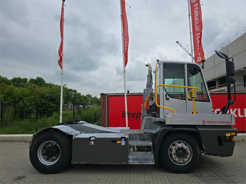 Terberg YT223 - Terminálový traktor: obrázek 3 Terberg YT223 - Terminálový traktor: obrázek 3