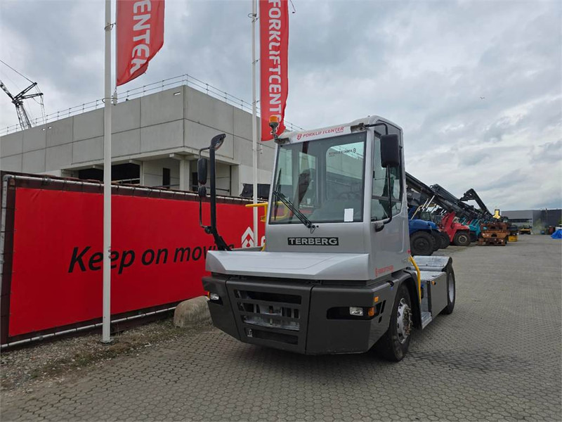 Terberg YT223 - Terminálový traktor: obrázek 2 Terberg YT223 - Terminálový traktor: obrázek 2