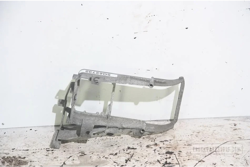 DAF CF 1372801 Koplampsteun Li. CF - Karoserie a exteriér pro Nákladní auto: obrázek 1 DAF CF 1372801 Koplampsteun Li. CF - Karoserie a exteriér pro Nákladní auto: obrázek 1