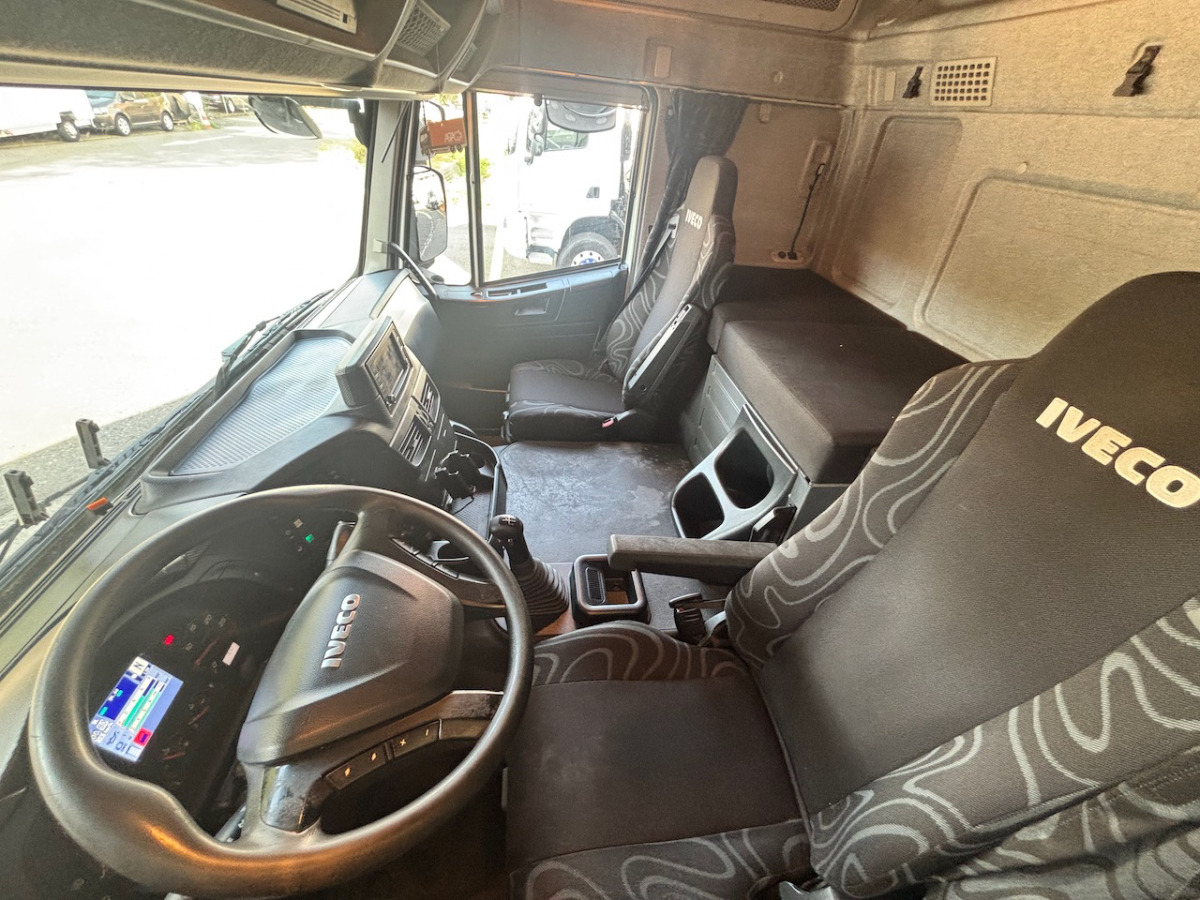 IVECO 190S40 Stralis - Plachtový nákladní auto: obrázek 4 IVECO 190S40 Stralis - Plachtový nákladní auto: obrázek 4