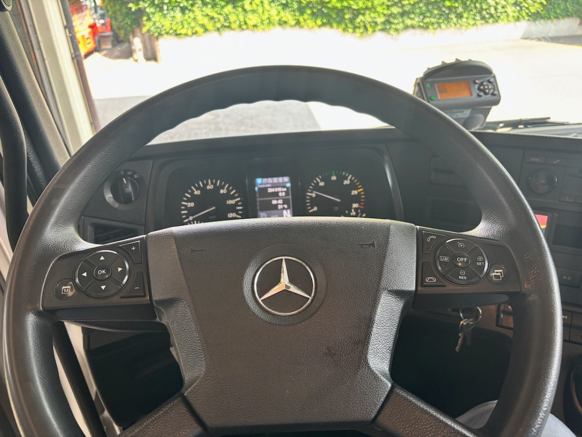 MERCEDES Antos 1824 - Skříňový nákladní auto: obrázek 5 MERCEDES Antos 1824 - Skříňový nákladní auto: obrázek 5
