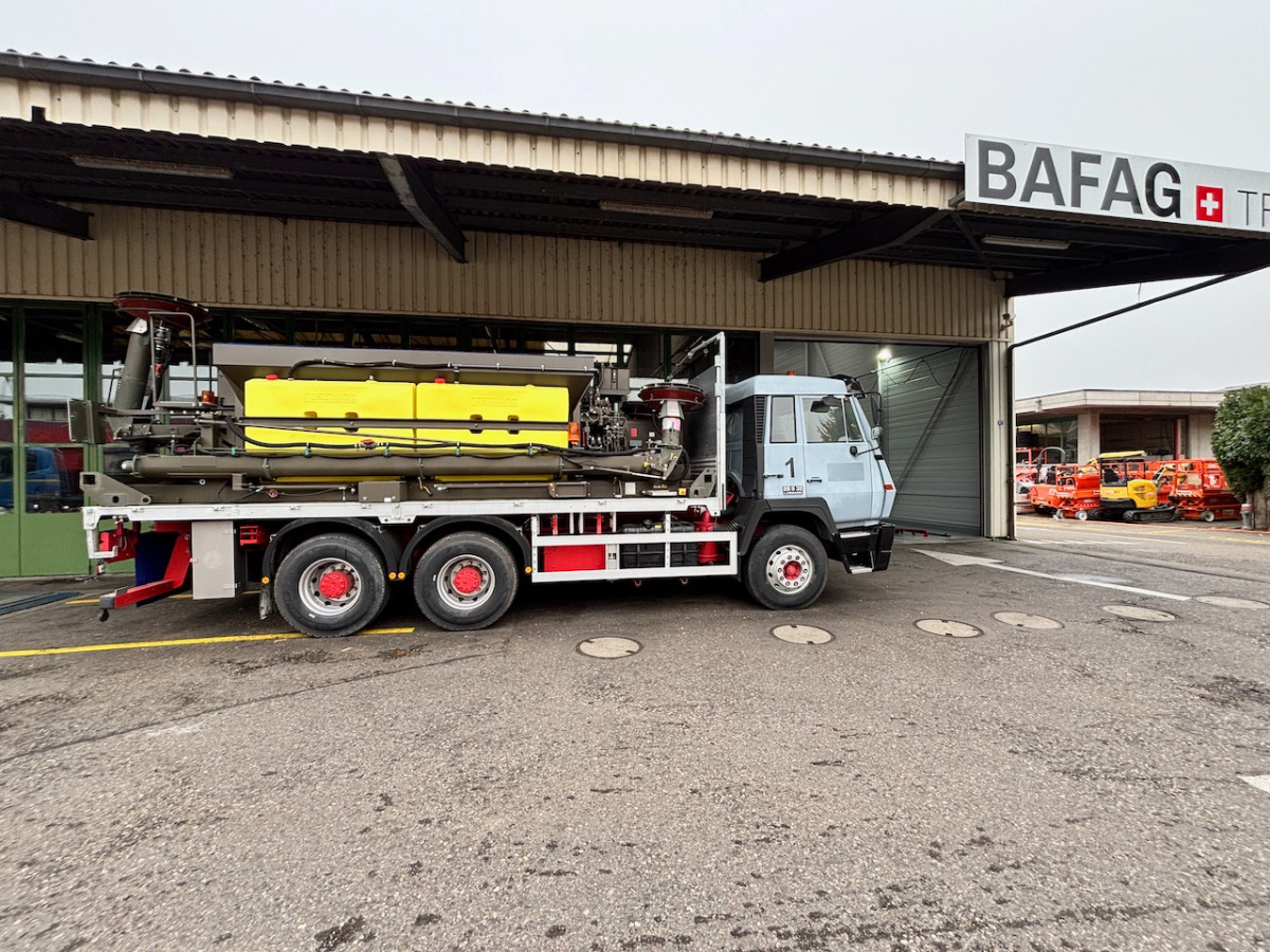 STEYR 26S32/ 6x4 Pisten Enteisung - Plachtový nákladní auto: obrázek 2 STEYR 26S32/ 6x4 Pisten Enteisung - Plachtový nákladní auto: obrázek 2