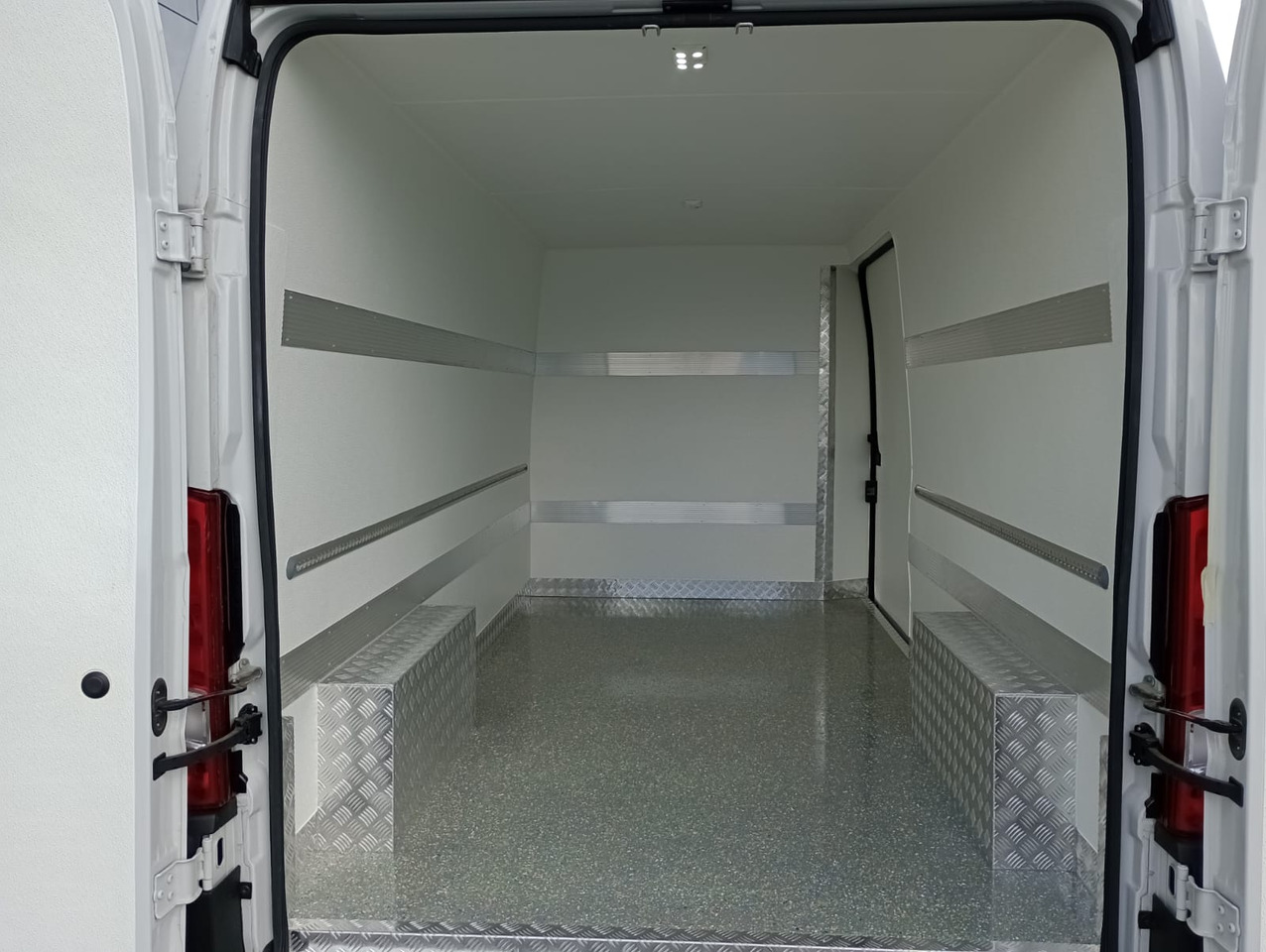 Fiat Ducato 140 L3H2 Kühlkasten - Chladící dodávka: obrázek 1 Fiat Ducato 140 L3H2 Kühlkasten - Chladící dodávka: obrázek 1