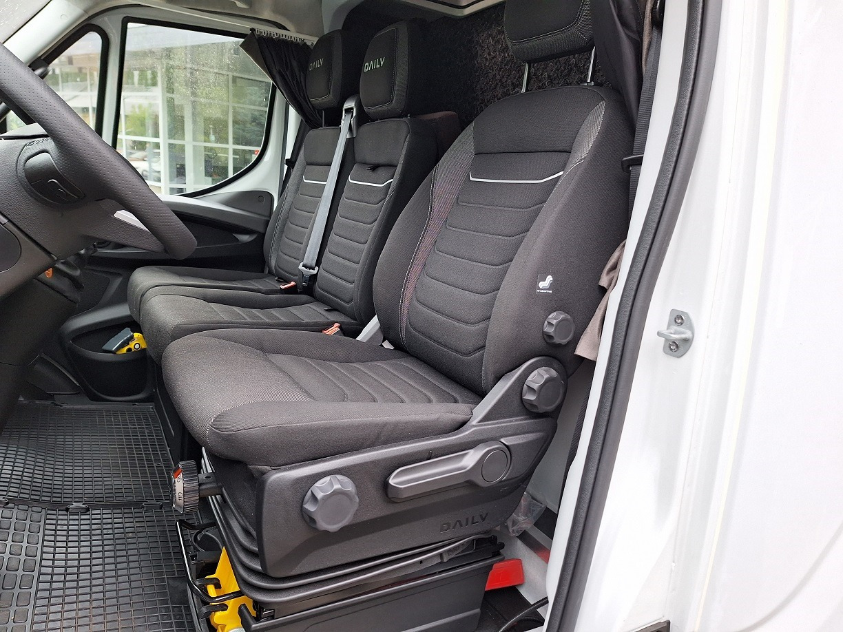 Iveco Daily 70C18 Backsleeper BÄR - Plachtový nákladní auto: obrázek 3 Iveco Daily 70C18 Backsleeper BÄR - Plachtový nákladní auto: obrázek 3