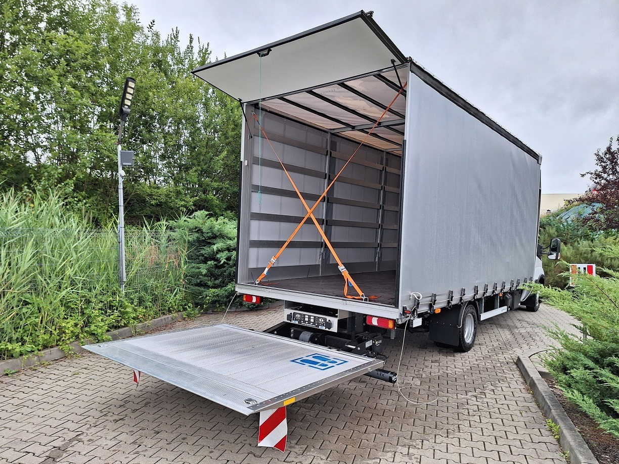 Iveco Daily 70C18A8 Backsleeper BÄR - Plachtová dodávka: obrázek 5 Iveco Daily 70C18A8 Backsleeper BÄR - Plachtová dodávka: obrázek 5
