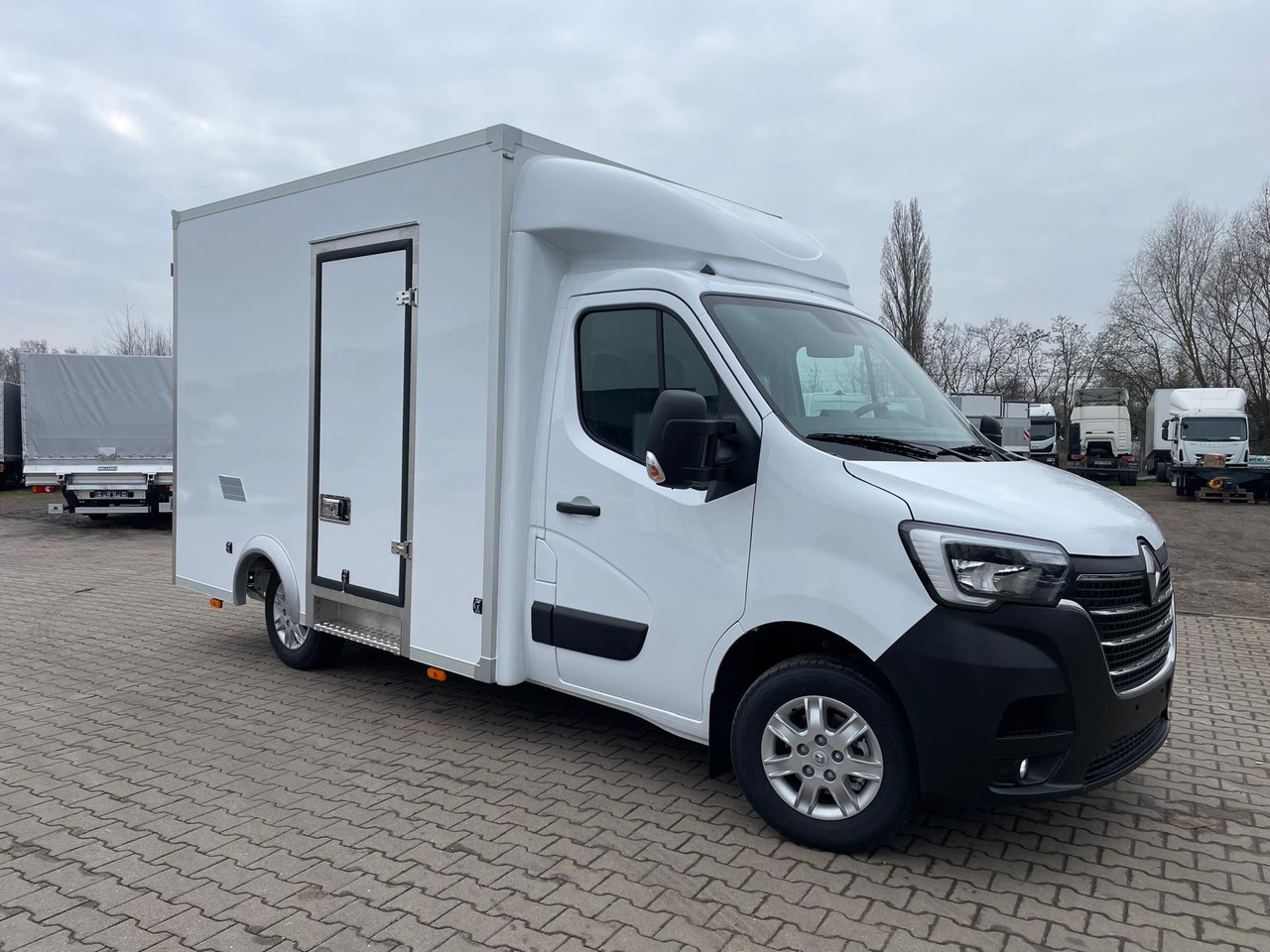 Renault Master 165 Leichtbaukoffer - Dodávka skřín: obrázek 1 Renault Master 165 Leichtbaukoffer - Dodávka skřín: obrázek 1