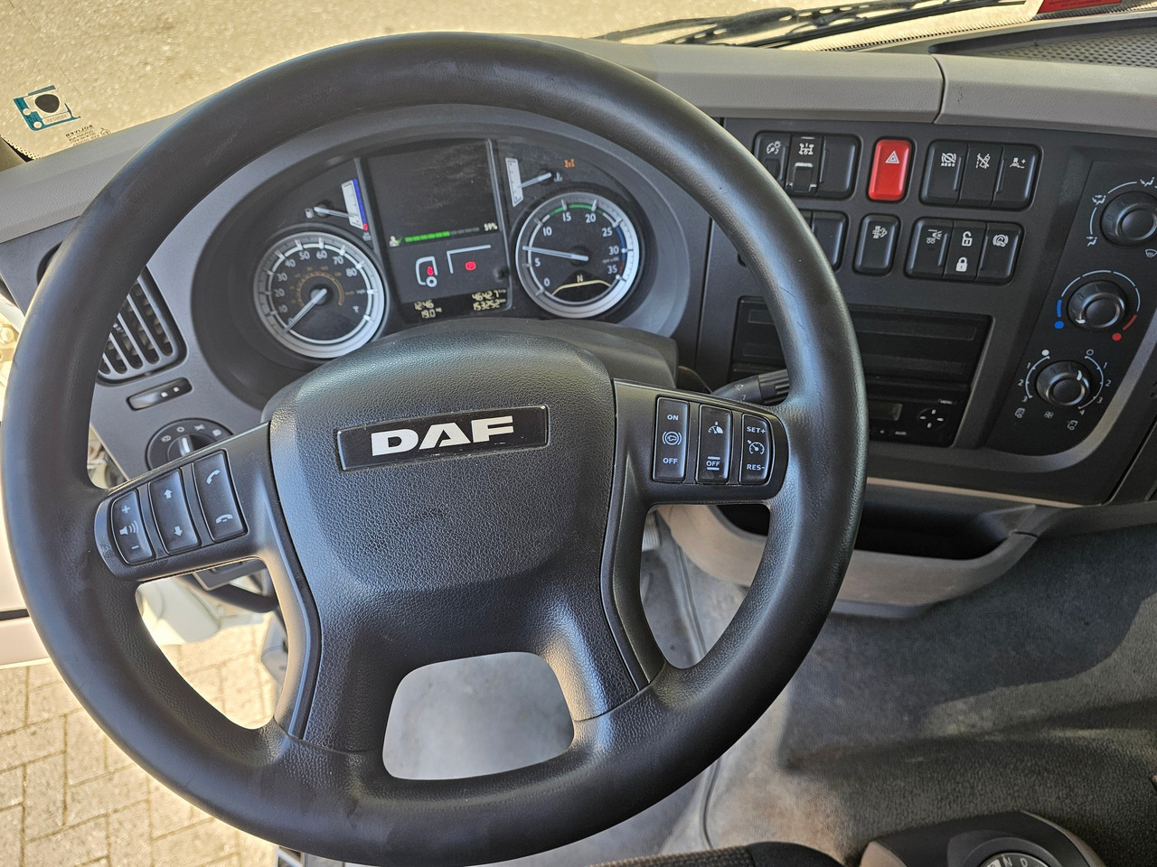 DAF LF 220 Euro 6 - Ramenový nosič kontajnerov: obrázek 5 DAF LF 220 Euro 6 - Ramenový nosič kontajnerov: obrázek 5