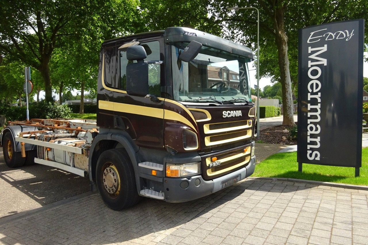 Scania P230 Cp16 - Hákový nosič kontejnerů: obrázek 1 Scania P230 Cp16 - Hákový nosič kontejnerů: obrázek 1