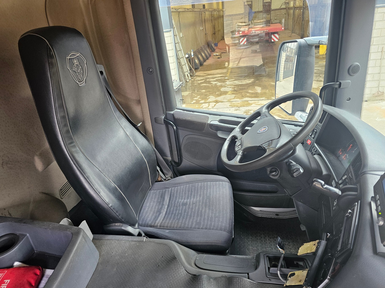 Cisternové vozidlo Scania P420 6x2*4: obrázek 8