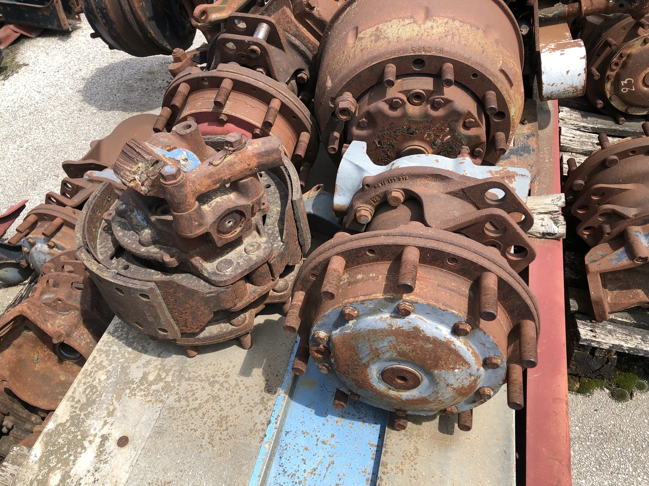 BELL HUB MERCEDES 1735 4X4 - Hlava pro Nákladní auto: obrázek 3 BELL HUB MERCEDES 1735 4X4 - Hlava pro Nákladní auto: obrázek 3