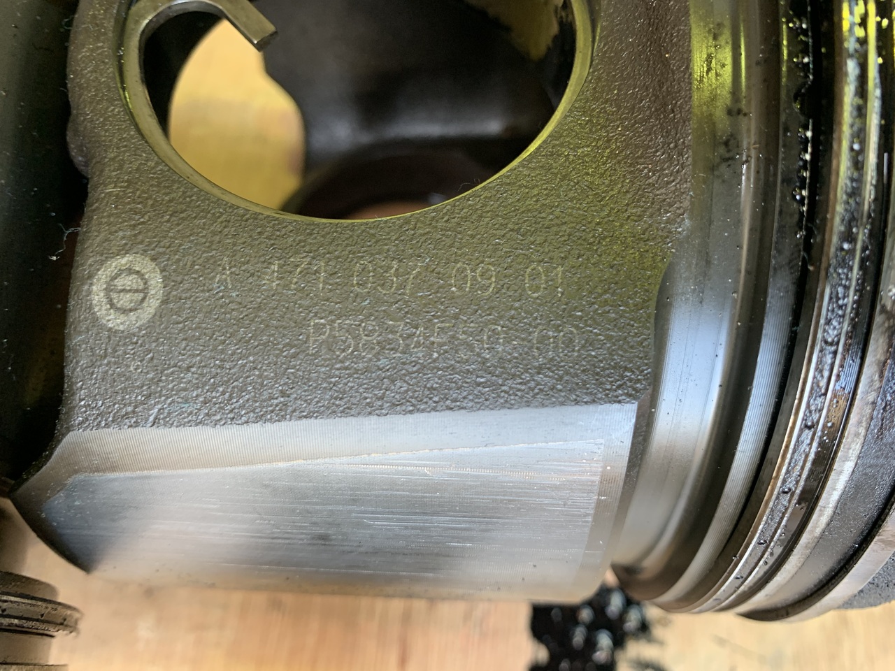 CONNECTING ROD WITH PISTONS OM 471LA 420PS EURO 5 - Motor a díly pro Nákladní auto: obrázek 4 CONNECTING ROD WITH PISTONS OM 471LA 420PS EURO 5 - Motor a díly pro Nákladní auto: obrázek 4