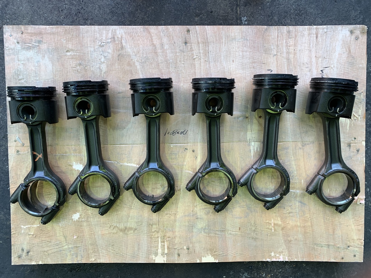 CONNECTING ROD WITH PISTONS OM 471LA 420PS EURO 5 - Motor a díly pro Nákladní auto: obrázek 2 CONNECTING ROD WITH PISTONS OM 471LA 420PS EURO 5 - Motor a díly pro Nákladní auto: obrázek 2