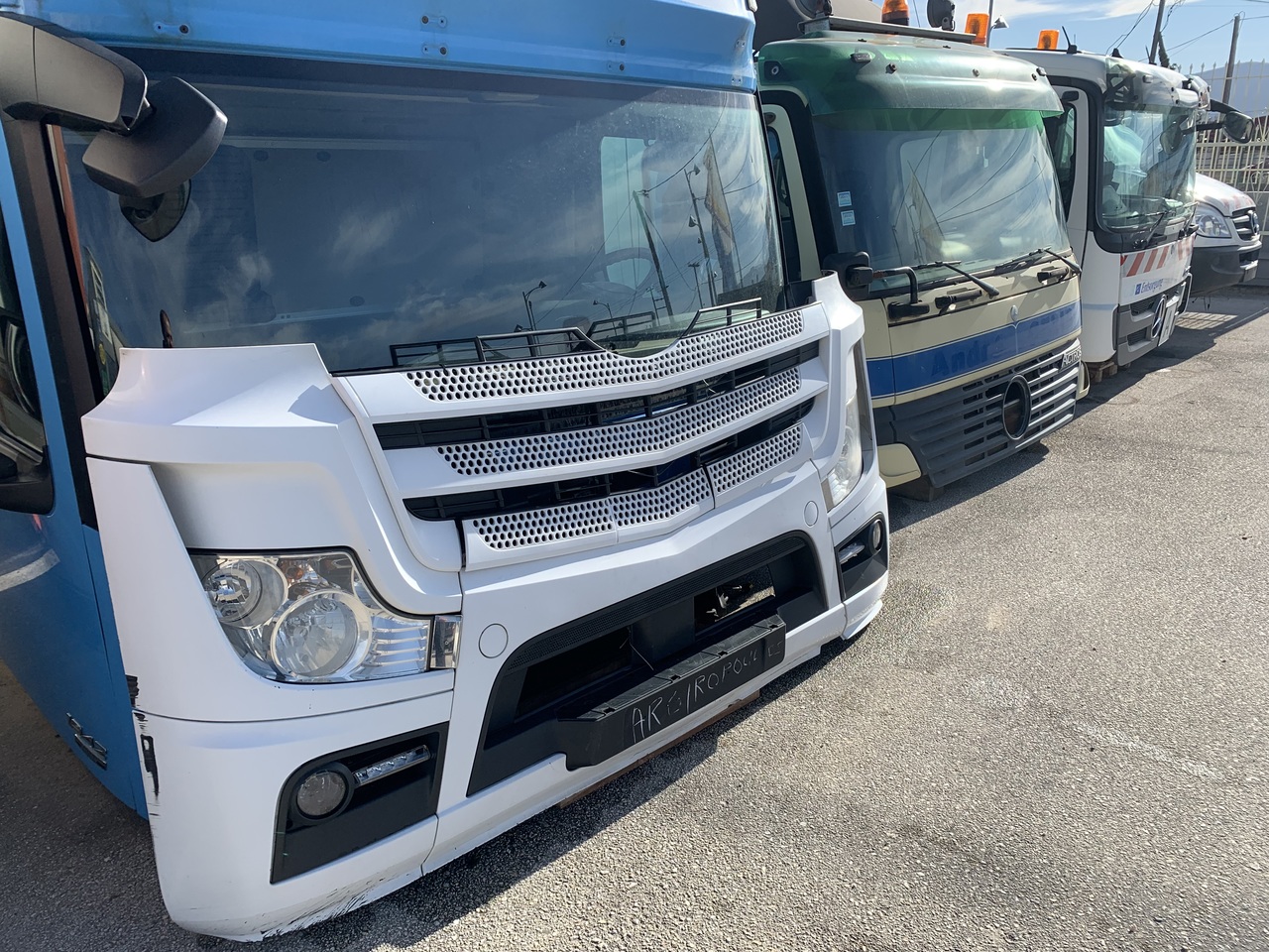 FRONT BUMPER ACTROS MP4 BIG SPACE - Nárazník pro Nákladní auto: obrázek 4 FRONT BUMPER ACTROS MP4 BIG SPACE - Nárazník pro Nákladní auto: obrázek 4