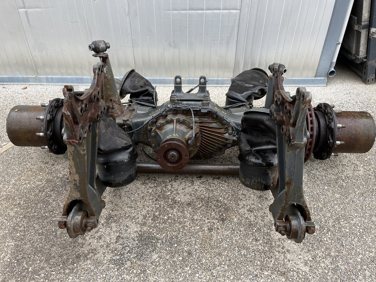 REAR AXLE WITH DIFFERENTIAL GEAR ,RATIO 29:24 - Diferenciál pro Nákladní auto: obrázek 1 REAR AXLE WITH DIFFERENTIAL GEAR ,RATIO 29:24 - Diferenciál pro Nákladní auto: obrázek 1