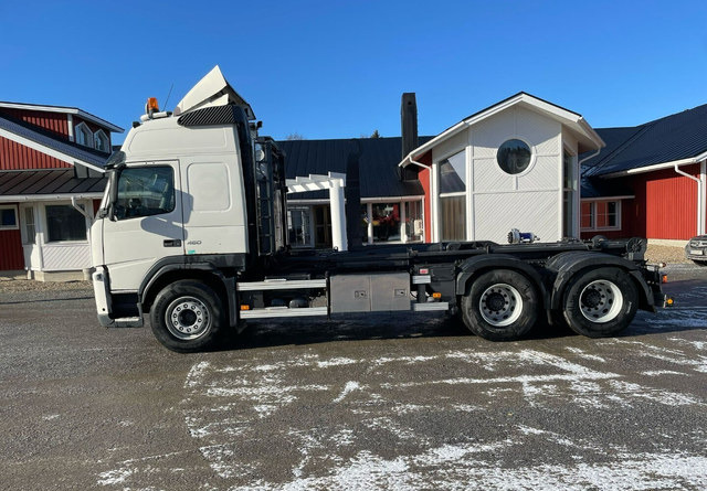Volvo FM460 6X4 KOUKKUAUTO - Hákový nosič kontejnerů: obrázek 5 Volvo FM460 6X4 KOUKKUAUTO - Hákový nosič kontejnerů: obrázek 5