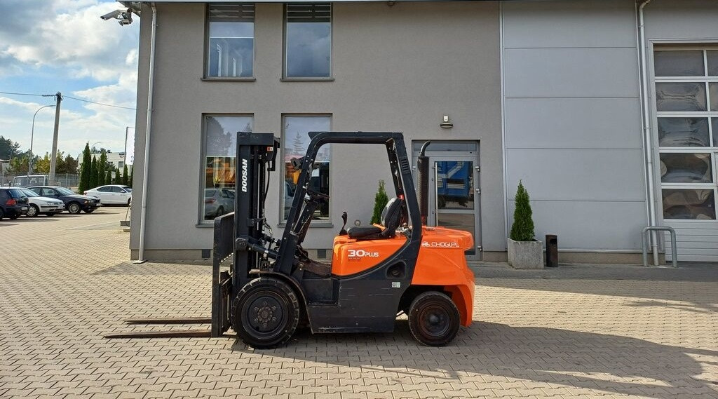 Doosan D30 GP PLUS - Dieselový vysokozdvižný vozík: obrázek 1 Doosan D30 GP PLUS - Dieselový vysokozdvižný vozík: obrázek 1