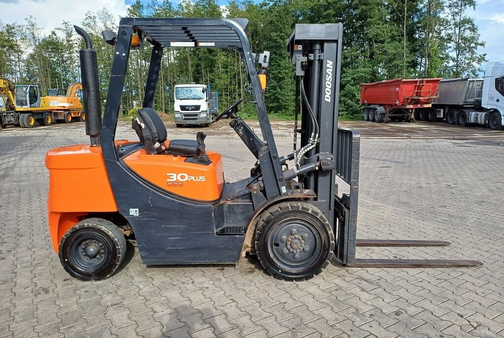 Doosan D30 GP PLUS - Dieselový vysokozdvižný vozík: obrázek 3 Doosan D30 GP PLUS - Dieselový vysokozdvižný vozík: obrázek 3