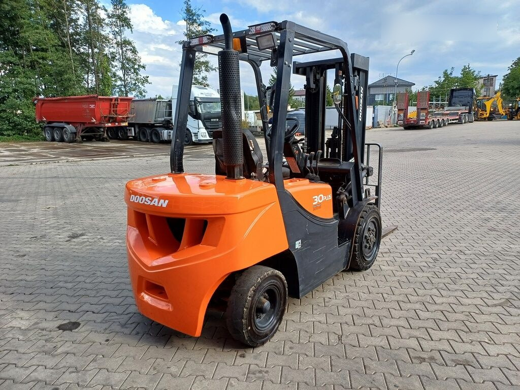 Doosan D30 GP PLUS - Dieselový vysokozdvižný vozík: obrázek 4 Doosan D30 GP PLUS - Dieselový vysokozdvižný vozík: obrázek 4