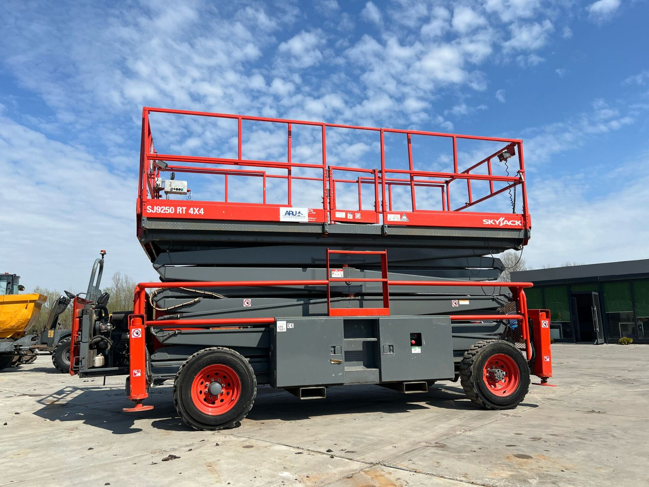 SKYJACK SJ 9250 4×4 - Nůžková plošina: obrázek 4 SKYJACK SJ 9250 4×4 - Nůžková plošina: obrázek 4