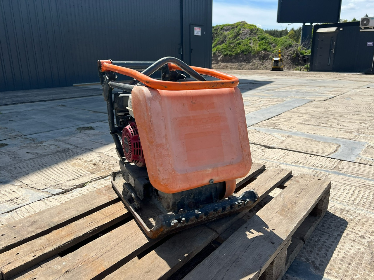 Zagęszczarka ALTRAD BELLE FC4000E PCX13/40 - Vibrační deska: obrázek 3 Zagęszczarka ALTRAD BELLE FC4000E PCX13/40 - Vibrační deska: obrázek 3