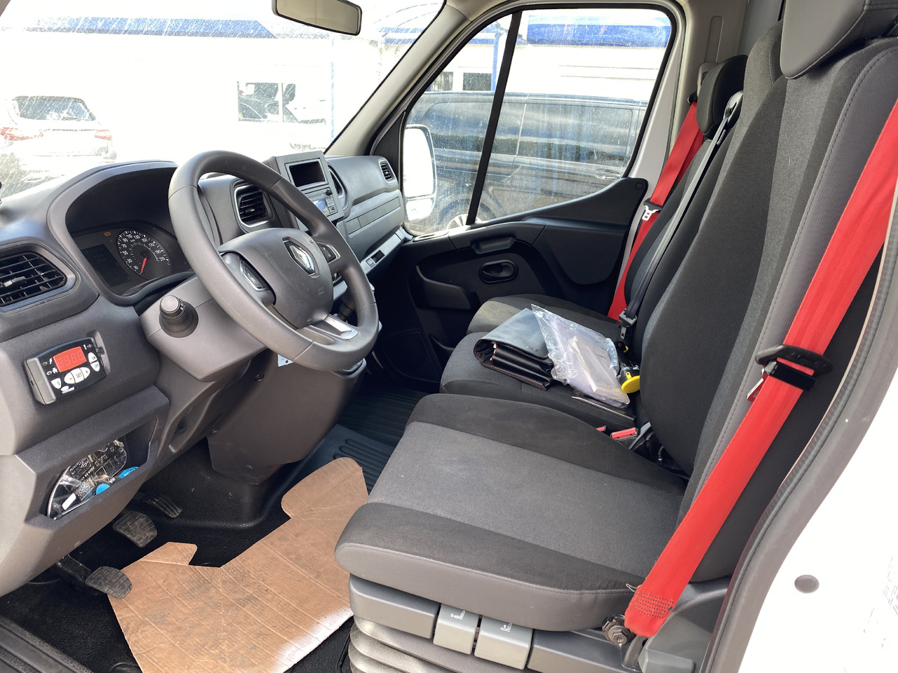 Chladící dodávka pro dopravu potravin RENAULT master: obrázek 9